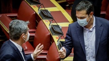 Τι συζήτησαν Τσίπρας και Λοβέρδος στο τετ α τετ τους στη Βουλή