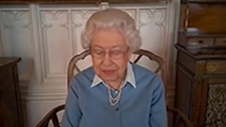 Βασίλισσα Ελισάβετ: “Μαλωμένη” με τις νέες τεχνολογίες – Τι συνέβη σε συνομιλία στο Zoom