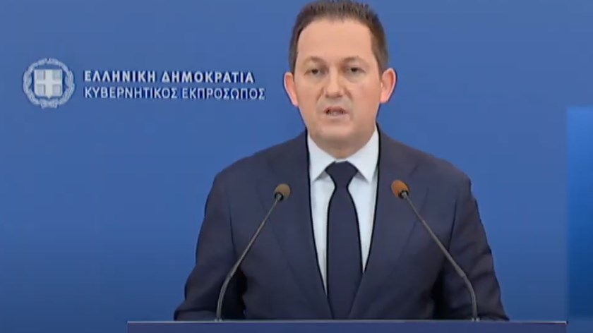 Πέτσας: Εξετάζονται πιο αυστηρά μέτρα σε τοπικό επίπεδο – Ρεβεγιόν μόνο με μία συγγενική ή φιλική οικογένεια