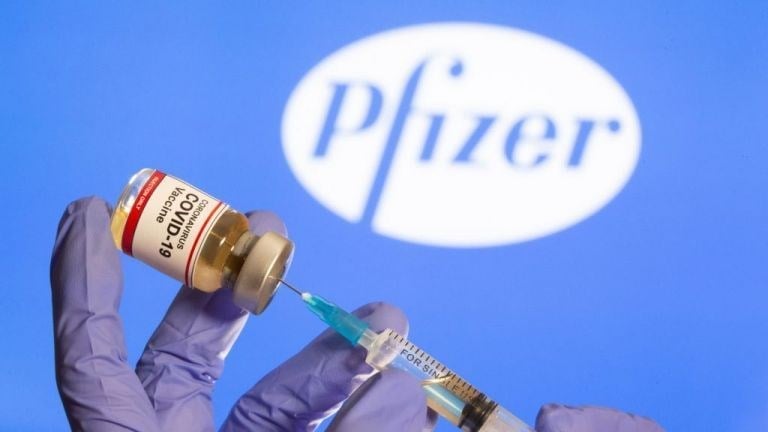 Κορονοϊός: Γιατί η Ελλάδα θα πάρει λιγότερα εμβόλια από την Pfizer σε πρώτη φάση – Τι είπε ο Πέτσας