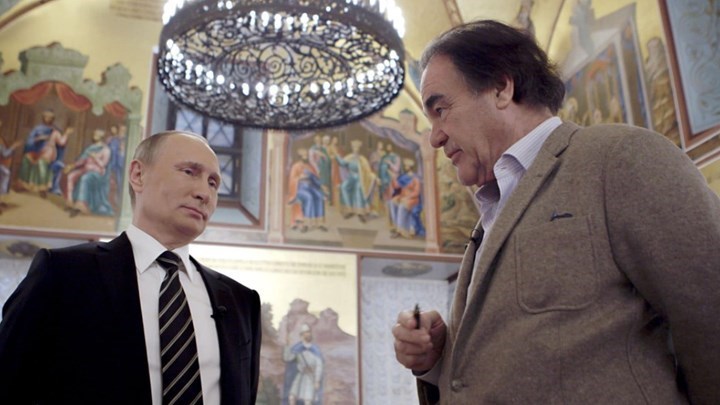 Όλιβερ Στόουν: Έκανε το ρωσικό εμβόλιο κατά του κορονοϊού