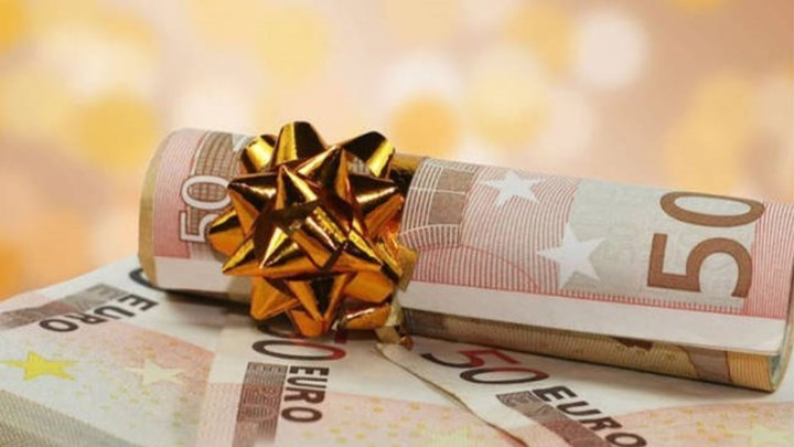 Δώρο Χριστουγέννων: Σε δύο φάσεις η καταβολή του – Πότε και πώς θα πληρωθεί