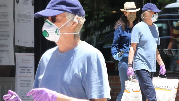 ΜακΚάρτνεϊ: Μου αρέσει η μάσκα – Ο κόσμος δεν με αναγνωρίζει – BINTEO