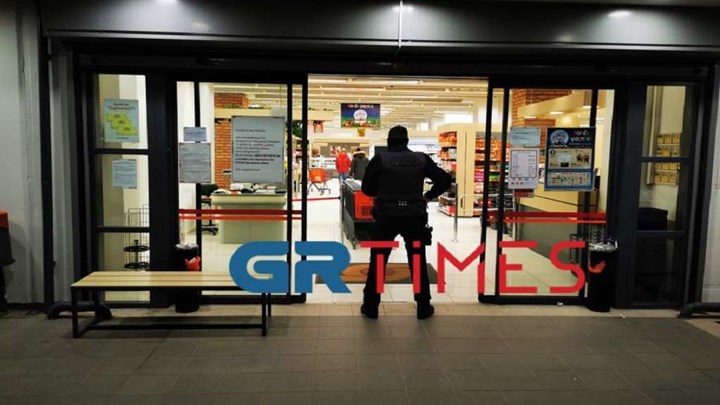 Τρόμος στη Θεσσαλονίκη: Μπούκαραν με καραμπίνες σε σούπερ μάρκετ – ΦΩΤΟ