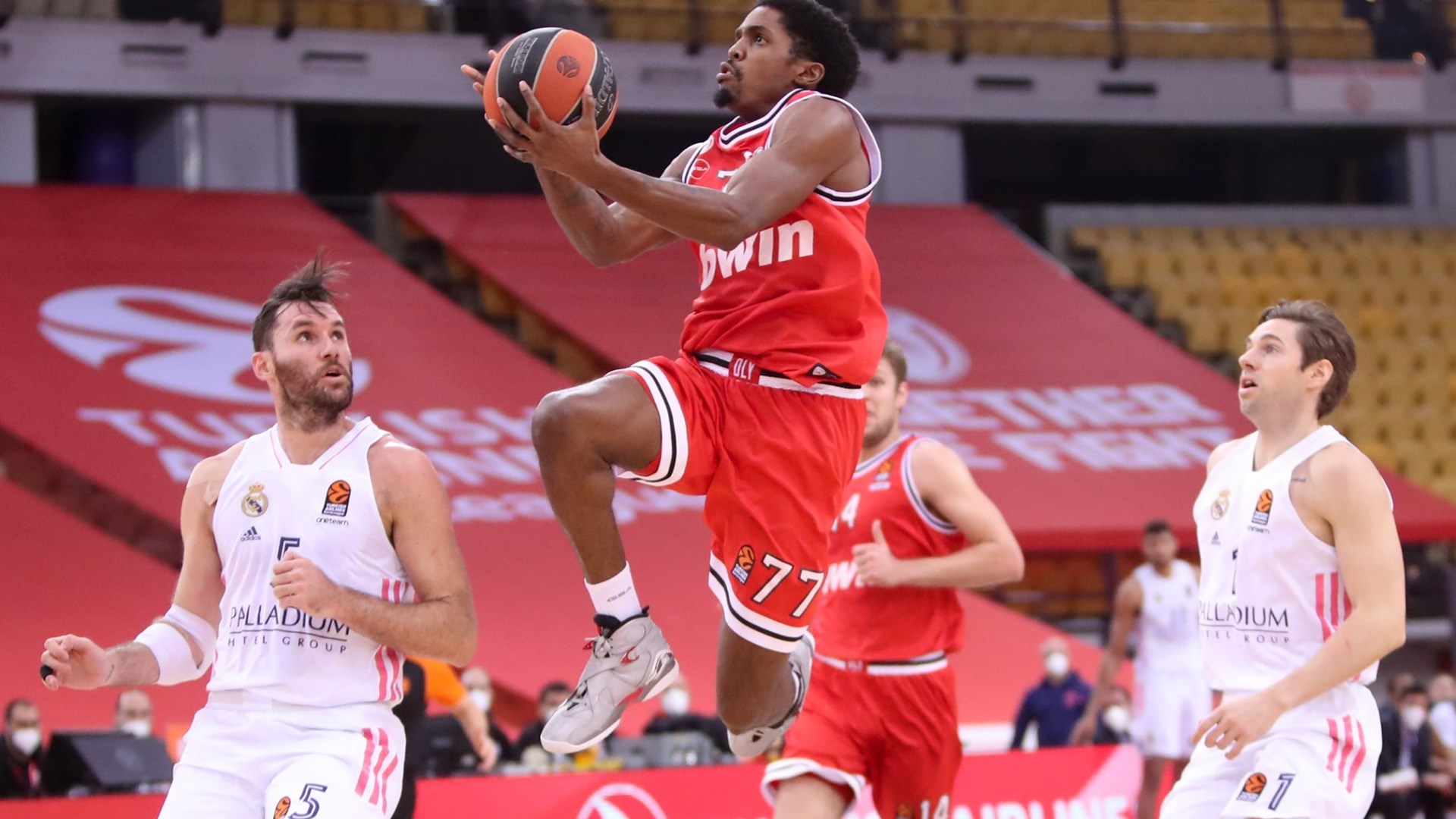 Φενέρ-Ολυμπιακός 45-41 (ΗΜ.)