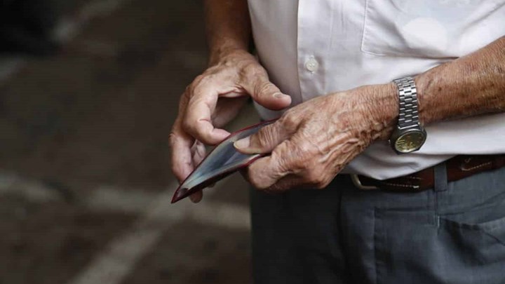 Πάνω από 300.000 οι εκκρεμείς συντάξεις – Το σχέδιο για να “ξεμπλοκάρει” η έκδοσή τους
