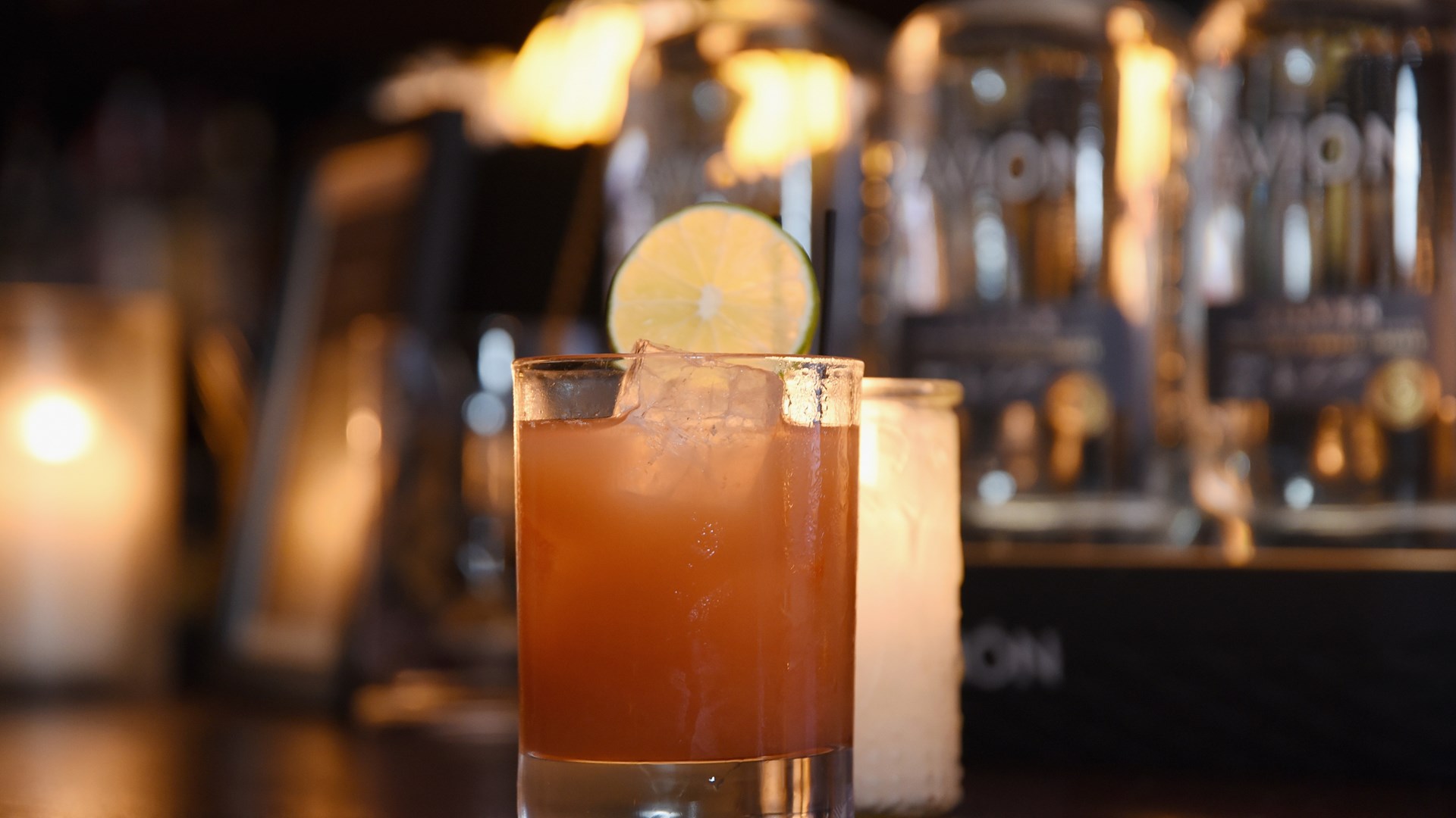 Βόλος: Τσουχτερό πρόστιμο σε ιδιοκτήτη μπαρ – Άνοιξε το μαγαζί και σέρβιρε ποτά