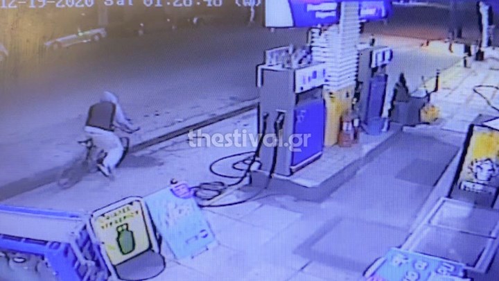 Θεσσαλονίκη: Πήγε να ληστέψει βενζινάδικο με… ποδήλατο – Βίντεο ντοκουμέντο
