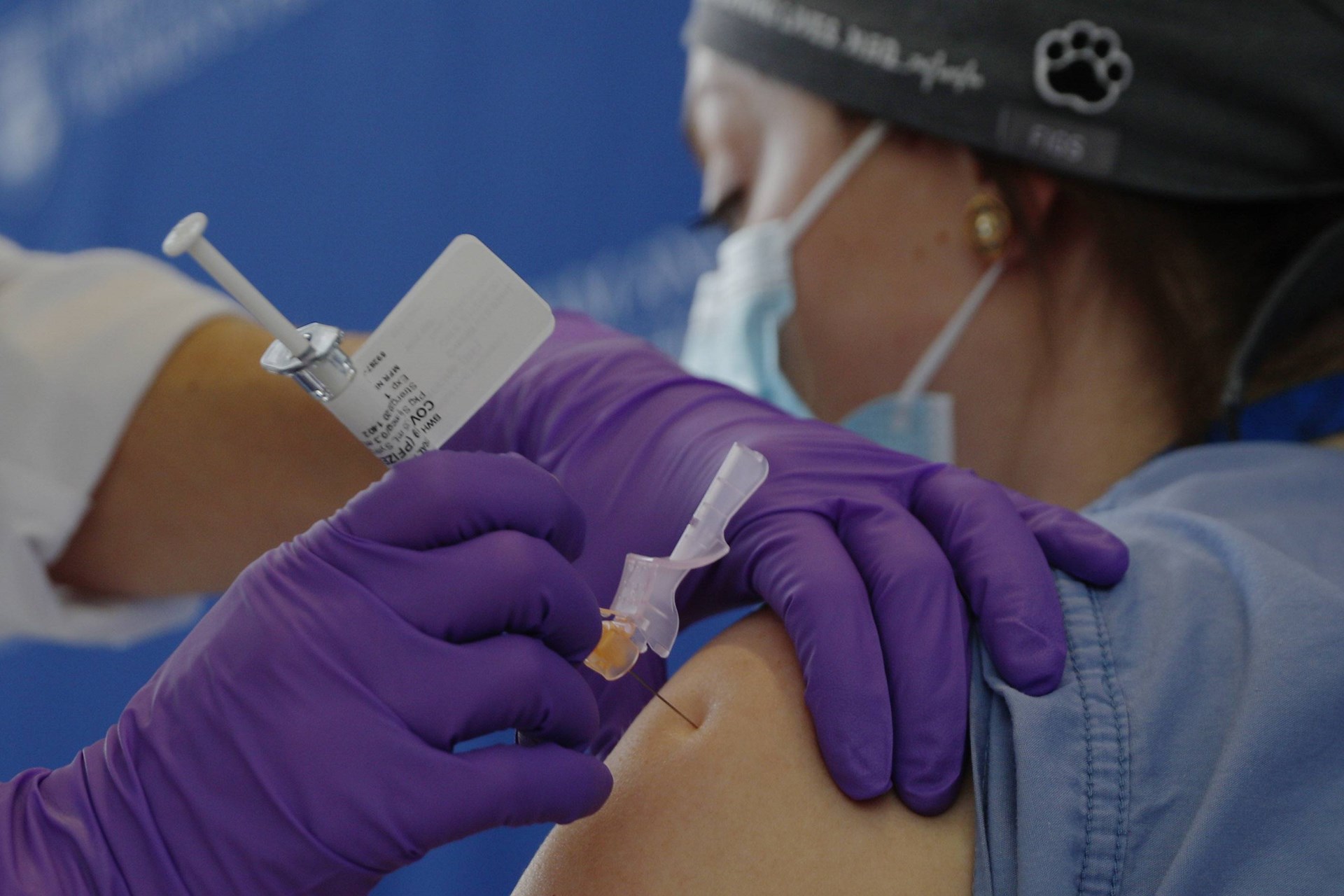 Λοιμωξιολόγοι: Ο εμβολιασμός είναι ένα πατριωτικό καθήκον – Τα εμβόλια είναι η σωτηρία