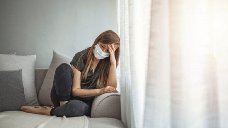 Κορονοϊός: Ποια συμπτώματα επιμένουν μετά τη νόσηση – Οι εξετάσεις που πρέπει να γίνονται