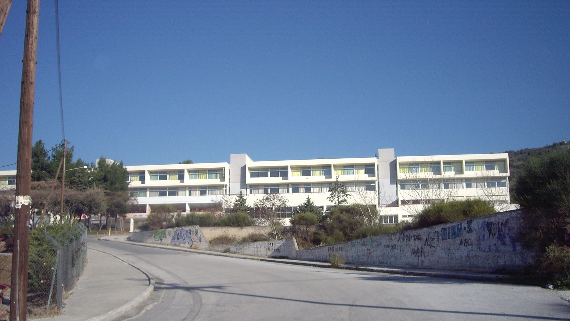 Βόλος: Πάρτι γενεθλίων με 40 άτομα σε προαύλιο σχολείου – Πρόστιμα σε επτά ανηλίκους