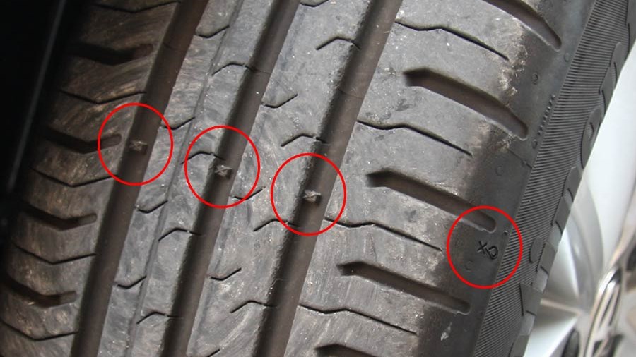 Αυτοκίνητο: Τι δείχνουν αυτά τα σημάδια στα λάστιχα; – Πότε θα καταλάβετε ότι πρέπει να αντικατασταθούν
