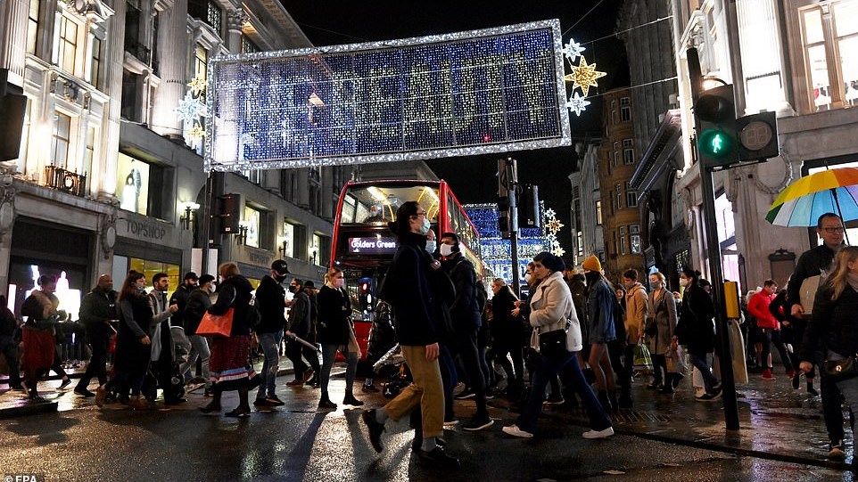 Βρετανία: Χάος στα μαγαζιά για τα χριστουγεννιάτικα ψώνια πριν από το lockdown – ΦΩΤΟ- ΒΙΝΤΕΟ