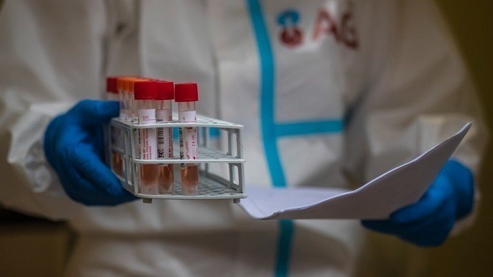 Κορονοϊός: Επικοινωνία Μέρκελ και Μακρόν με αξιωματούχους της ΕΕ για τη νέα μετάλλαξη – Τι ζητεί η Ισπανία