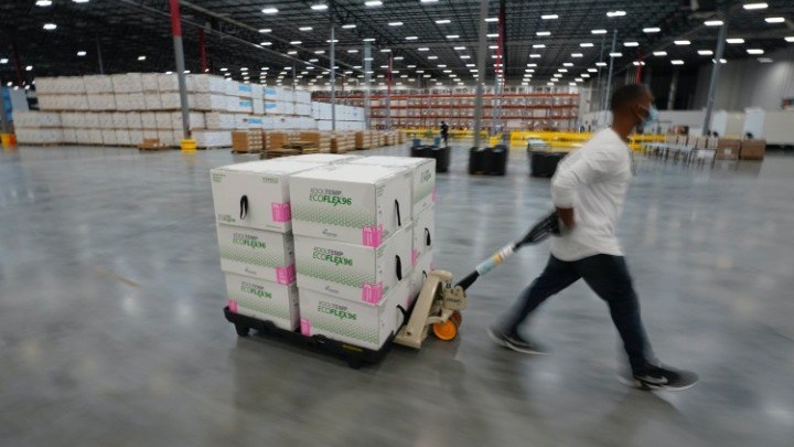 ΗΠΑ: Ξεκίνησε η μεταφορά των εμβολίων της Moderna από τις αποθήκες