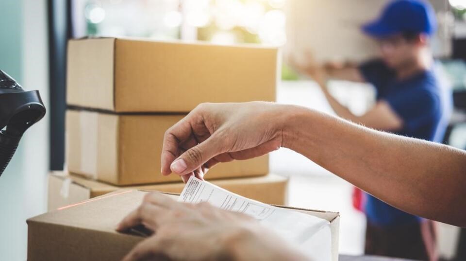 Click away: Πώς μπορεί να γίνει αλλαγή και επιστροφή προϊόντος – Τι κατήγγειλε καταναλωτής στο enikos.gr