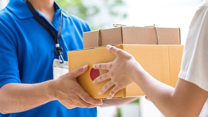 Κούριερ: Πότε δικαιούνται αποζημίωση οι καταναλωτές – Τι ισχύει με τις καθυστερήσεις στις παραδόσεις