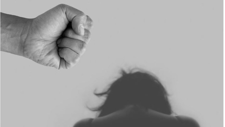 Θεσσαλονίκη: Χειροπέδες σε 52χρονο – Χτύπησε τη σύντροφό του και την έστειλε στο νοσοκομείο