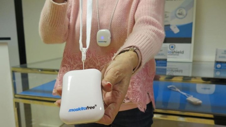 Γαλλία: Εταιρεία έφτιαξε κολιέ που εξουδετερώνει τον κορονοιό στον αέρα