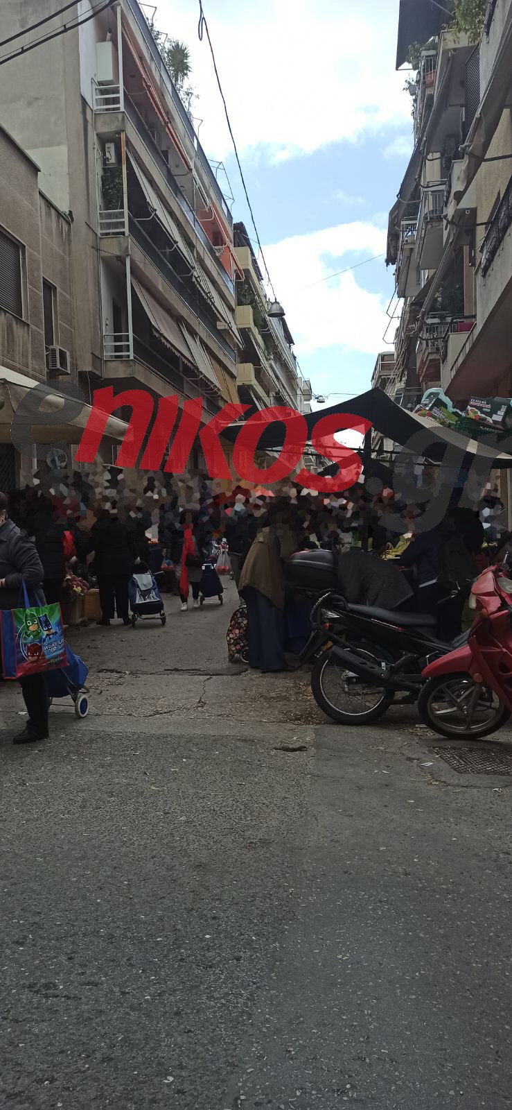 Συνωστισμός σε λαϊκή αγορά στην Καισαριανή- ΦΩΤΟ αναγνώστη