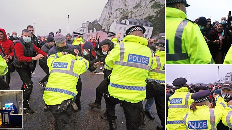 Χάος στο Ντόβερ – Εξαγριωμένοι οδηγοί φορτηγών συγκρούστηκαν με την αστυνομία