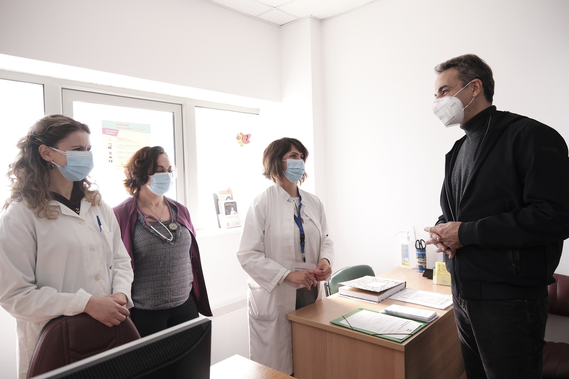 Μητσοτάκης: Μόνο στενές οικογενειακές συνάξεις τα Χριστούγεννα για να μη βιώσουμε τρίτο κύμα κορονοϊού