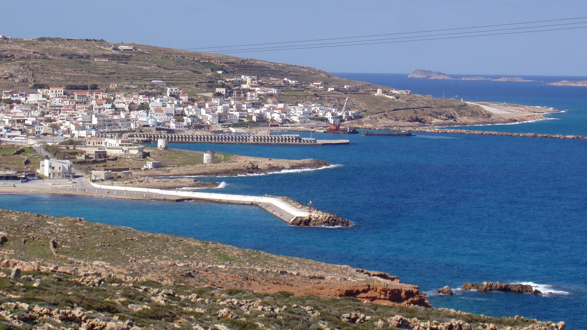 Πλοίο προσέκρουσε στο λιμάνι της Κάσου