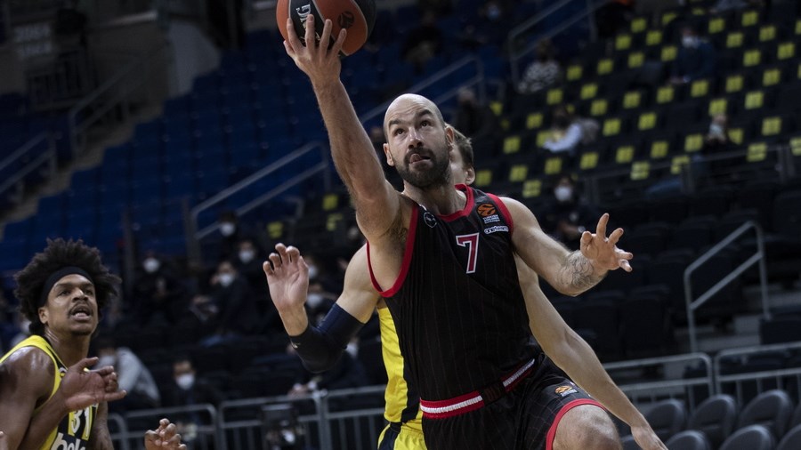 Φενέρ-Ολυμπιακός: 66-54 (30′)