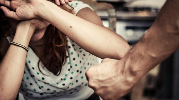 Εύβοια: Την ξυλοκόπησε άγρια μέσα στο κατάστημά της – Στο αυτόφωρο ο νταής πρώην σύζυγος