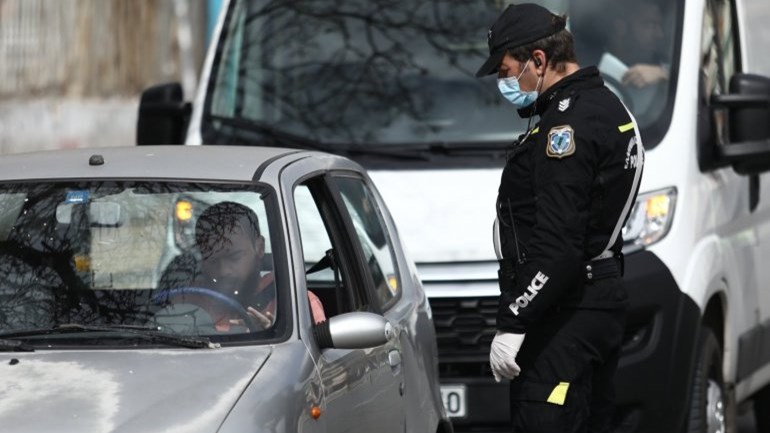 Κορονοϊός: Χριστούγεννα με μπλόκα και ελέγχους παντού – Σκέψεις να κλείσουν και σταθμοί του μετρό