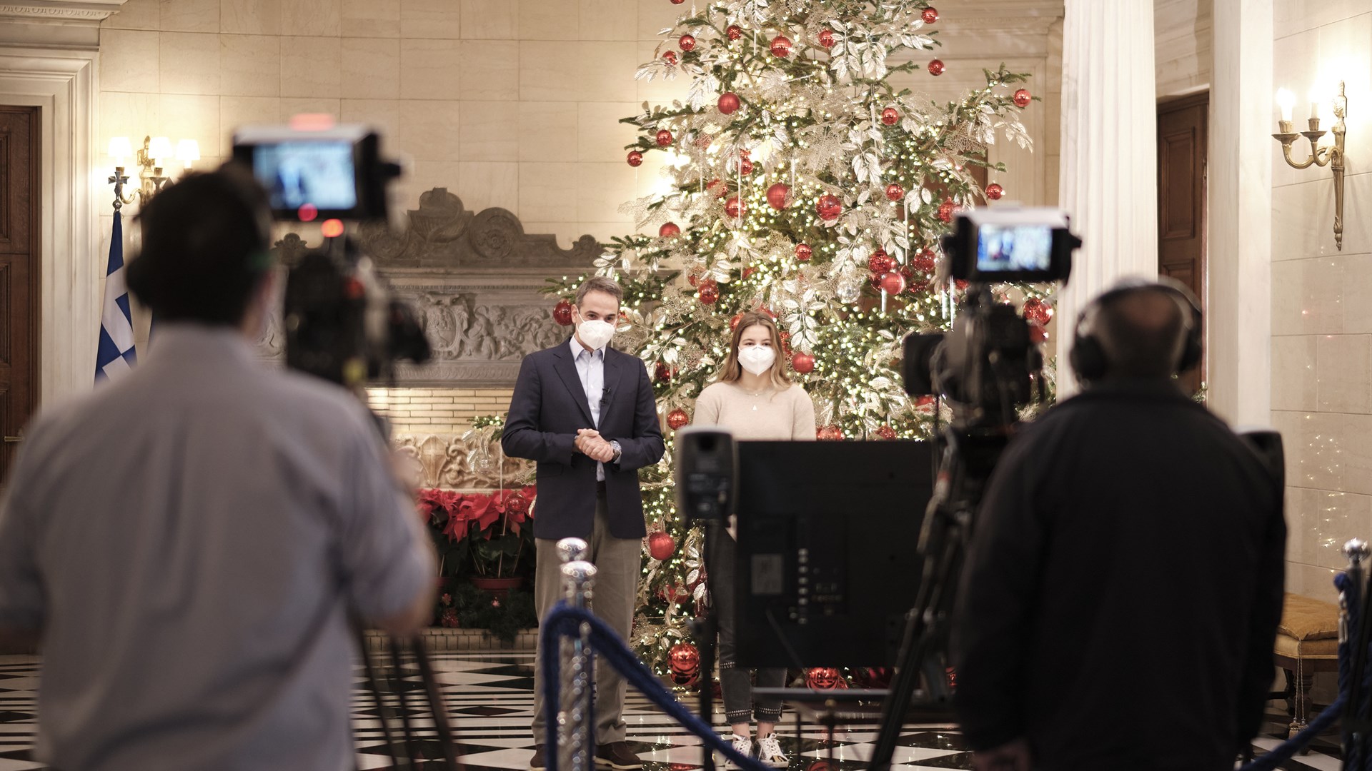 Χριστουγεννιάτικα κάλαντα στον Πρωθυπουργό μέσω τηλεδιάσκεψης – Το ιδιαίτερο αίτημα από μαθητή