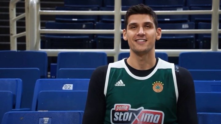 Οι παίκτες του Παναθηναϊκού ΟΠΑΠ τραγουδούν τα τρίγωνα κάλαντα και μας εύχονται χρονιά πολλά