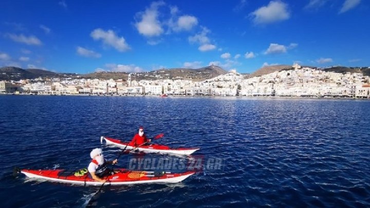 Σύρος: Ο Άγιος Βασίλης έφτασε… με κανό καγιάκ