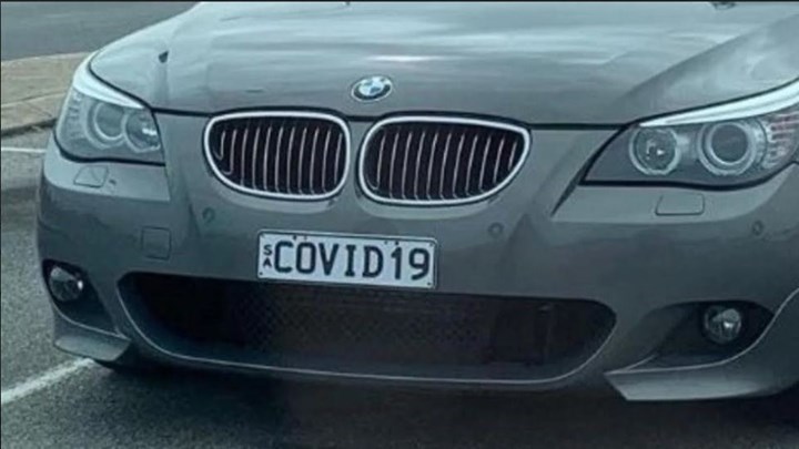Αυστραλία: Μυστήριο με την πινακίδα «COVID19» μιας εγκαταλελειμμένης πολυτελούς  BMW