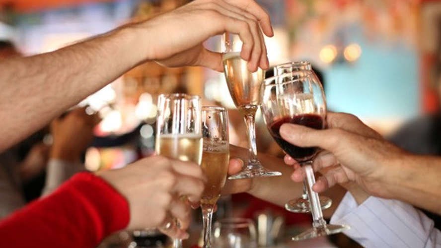 Κορονοϊός – Βόλος: Έκανε πάρτι λόγω… στενοχώριας για τον χωρισμό του γιου του