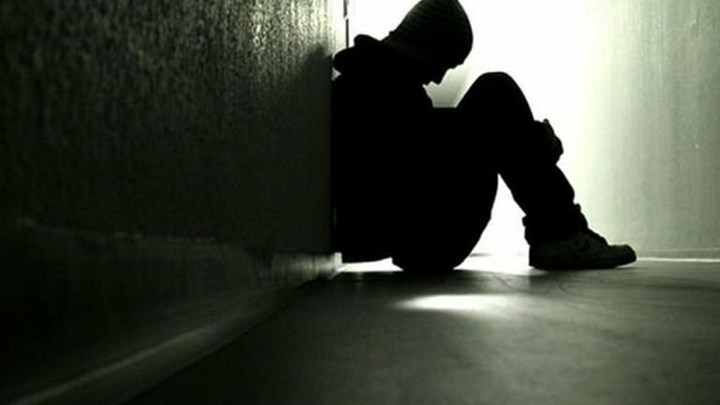 Σοκ στο Ηράκλειο: 62χρονος έκοψε τις φλέβες του στον τάφο της μητέρας του