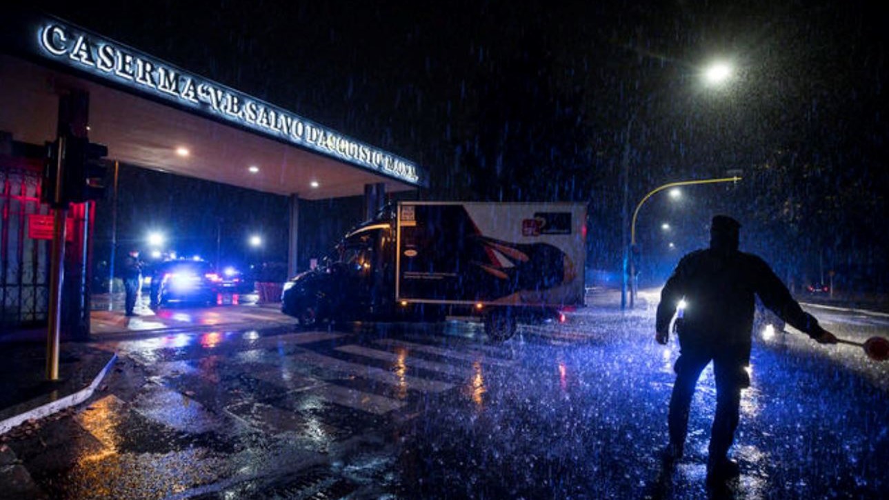 Kορονοϊός-Ιταλία: Έφτασαν τα πρώτα εμβόλια στη Ρώμη – 459 νεκροί το τελευταίο 24ωρο