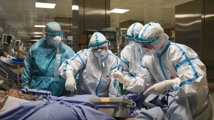 Συγκινούν οι εργαζόμενοι στις ΜΕΘ: Στέλνουν ευχές και ένα ξεχωριστό μήνυμα με ΒΙΝΤΕΟ