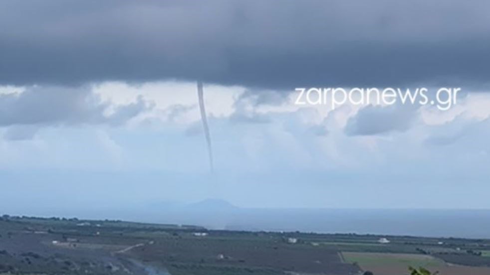 Χανιά: Εντυπωσιακός υδροστρόβιλος στο Φραγκοκάστελο – ΦΩΤΟ