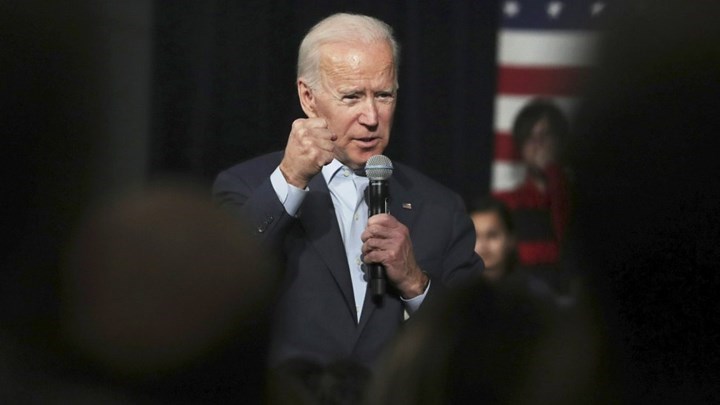 Μπάιντεν κατά Τραμπ: Καταστροφή εάν δεν υπογράψει το νομοσχέδιο για την ενίσχυση πληγέντων από την πανδημία