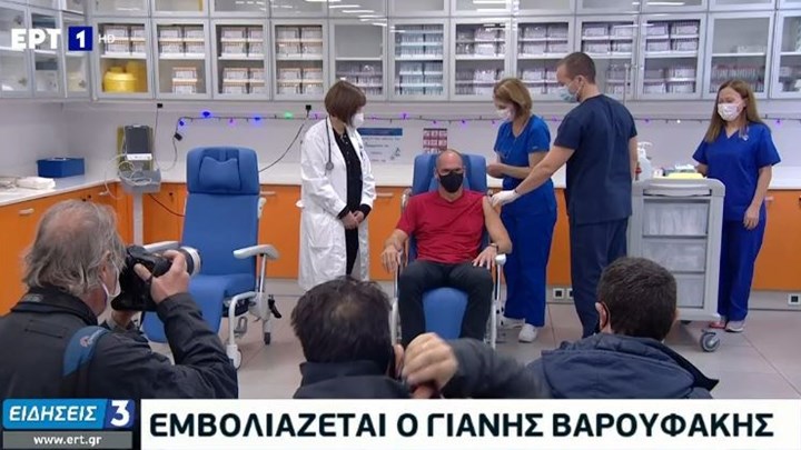 Κορονοϊός: Εμβολιάσθηκε ο Γιάνης Βαρουφάκης