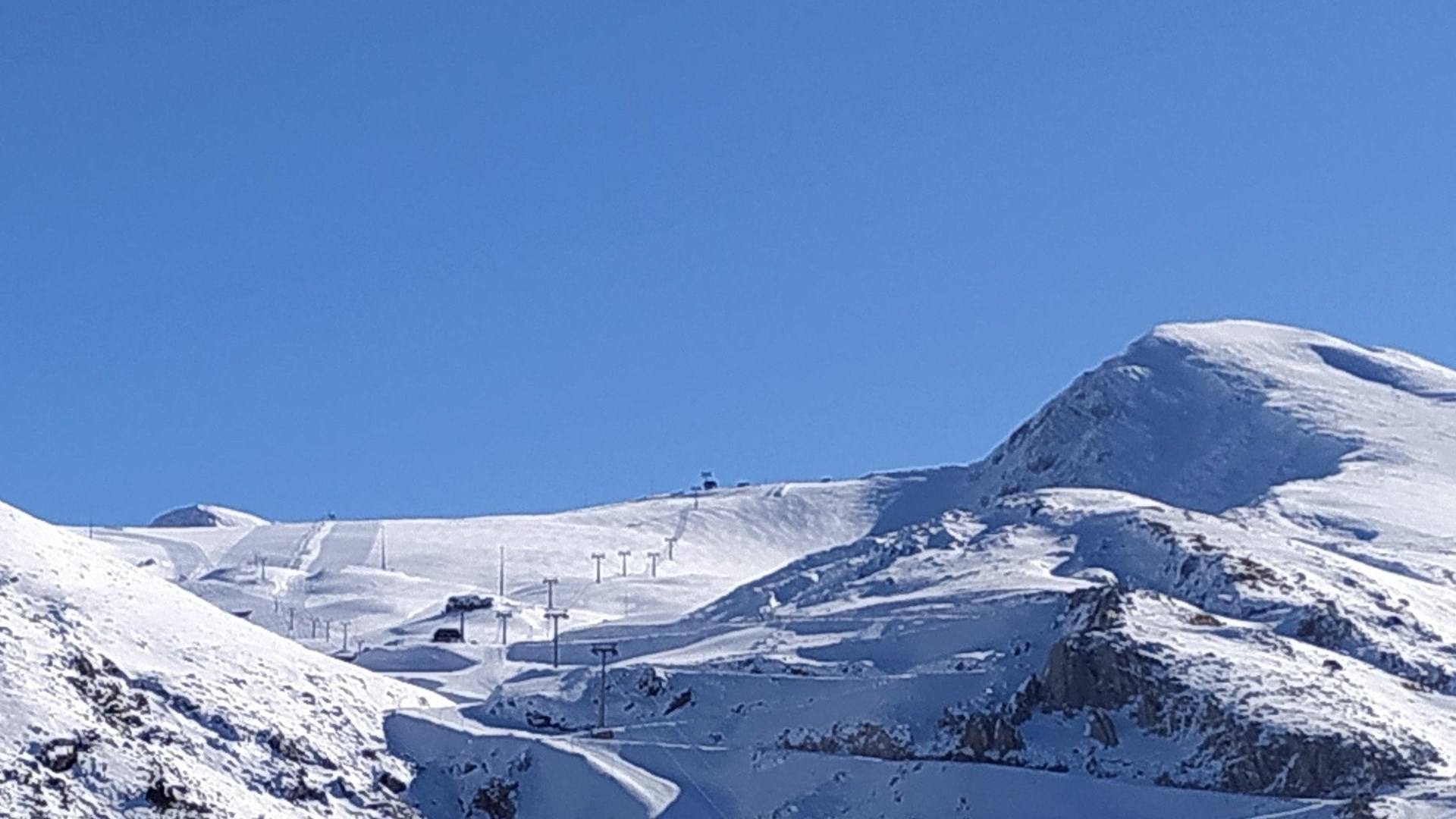 Ελβετία: Ομαδική “απόδραση” τουριστών από χιονοδρομικό – Έπρεπε να παραμείνουν σε καραντίνα
