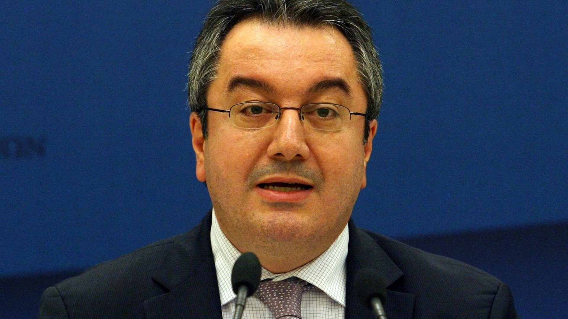 Μόσιαλος: Ακόμη κι αν αλλάξει ο ιός, σε 6 βδομάδες θα έχουμε νέο εμβόλιο