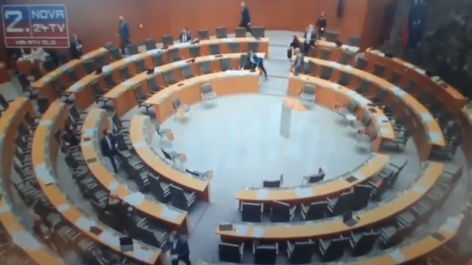 Σεισμός – Κροατία: Ταρακουνήθηκαν και στο κοινοβούλιο της Σλοβενίας – ΒΙΝΤΕΟ ντοκουμέντο