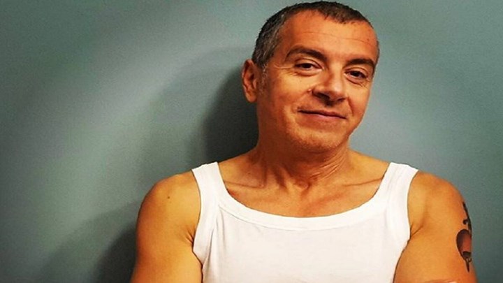 Σταύρος Θεοδωράκης: Στο πλευρό του Σωτήρη Τσιόδρα – Ανέβασε φωτογραφία με φανελάκι