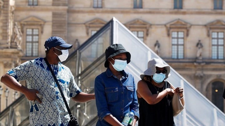 Κορονοϊός: “Πρωταθλητές” οι Γάλλοι ανάμεσα στους “αντιρρησίες” του εμβολίου