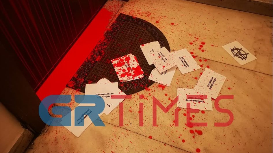 Θεσσαλονίκη: Επίθεση με μπογιές στο γραφείο του βουλευτή της ΝΔ Στράτου Σιμόπουλου