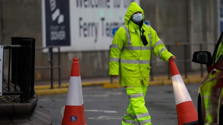 Βρετανία: Εξαπλώνεται η νέα μετάλλαξη του κορονοϊού – Περισσότερες περιοχές σε αυστηρό lockdown