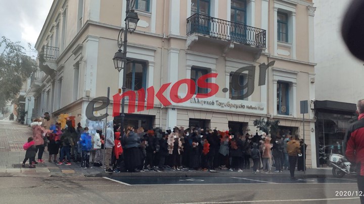 Πύργος: Συνωστισμός στα ΕΛ.ΤΑ. – Τα μέτρα για τον κορονοϊό πήγαν… περίπατο – ΦΩΤΟ αναγνώστη