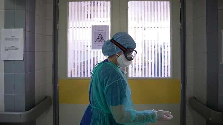 Κορονοϊός: Αγόρασαν εξοπλισμό για τη ΜΕΘ του νοσοκομείου Έδεσσας στη μνήμη του φίλου τους που πέθανε από τον ιό